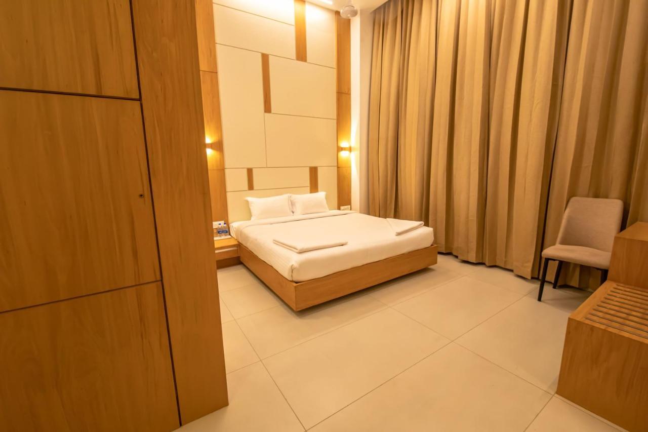 Отель Rathna Residency - Near Us Consulate Ченнаи Экстерьер фото
