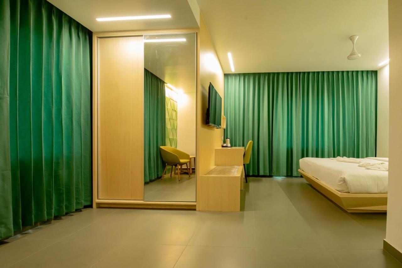 Отель Rathna Residency - Near Us Consulate Ченнаи Экстерьер фото