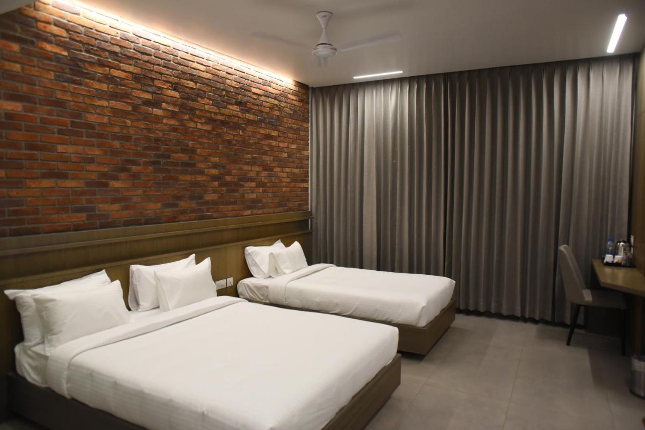 Отель Rathna Residency - Near Us Consulate Ченнаи Экстерьер фото