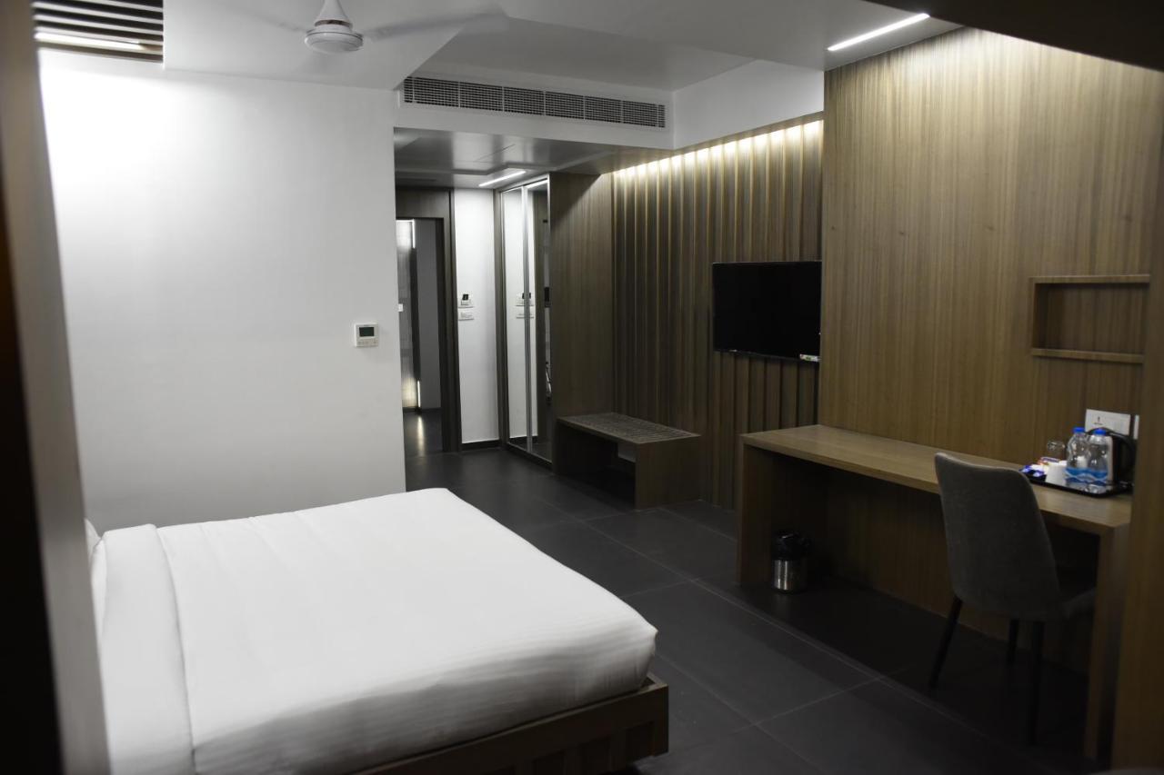 Отель Rathna Residency - Near Us Consulate Ченнаи Экстерьер фото