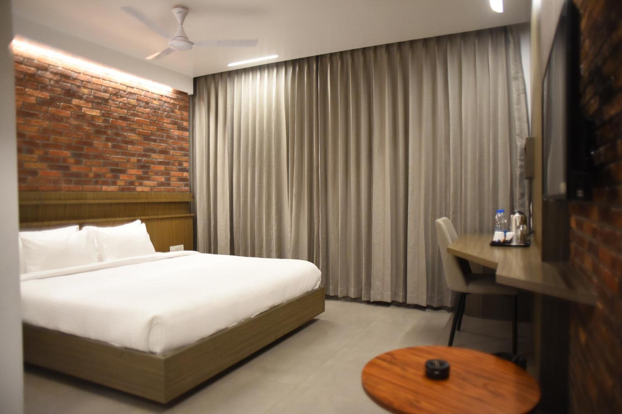 Отель Rathna Residency - Near Us Consulate Ченнаи Экстерьер фото